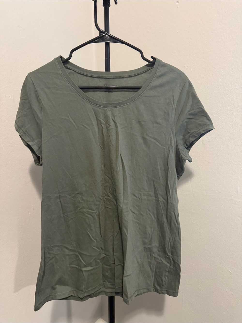 No Boundaries Olive Green Scoop Neck Short Sleeve Tee